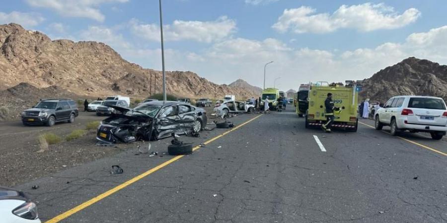 فيديو | وفاتان و20 إصابة في حادث سير بين7 مركبات في عُمان - محتوى بلس